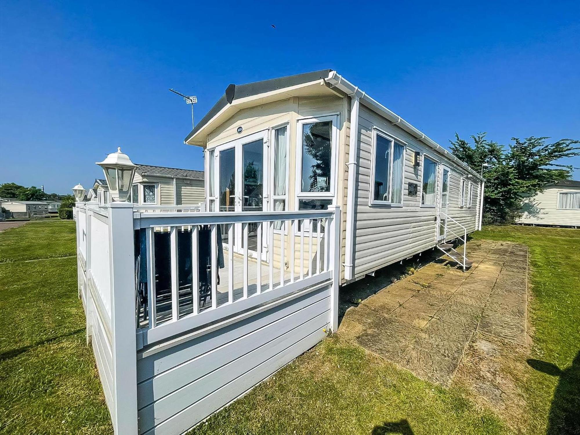 Lovely Caravan With Decking At Cherry Tree Holiday Park In Norfolk Ref 70528C Great Yarmouth Kültér fotó